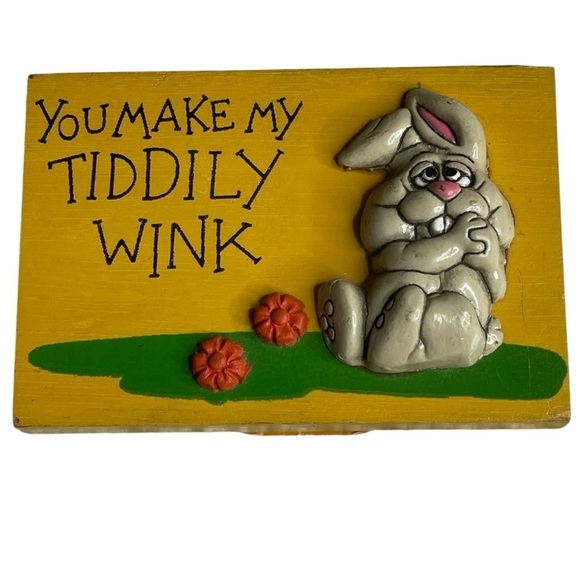 VTG 3.5" x 2.5" WALLACE & BERNIE "You Make My Tiddly Wink" Wood Plaque 1975 - Picture 1 of 4